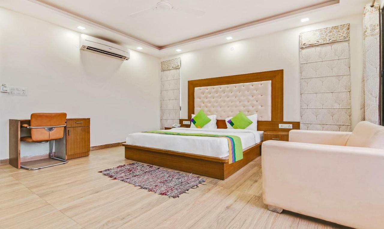 Treebo Trend Amexx Residency Sector 27 Hotel Gurgaon Eksteriør billede