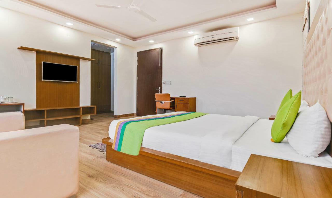 Treebo Trend Amexx Residency Sector 27 Hotel Gurgaon Eksteriør billede